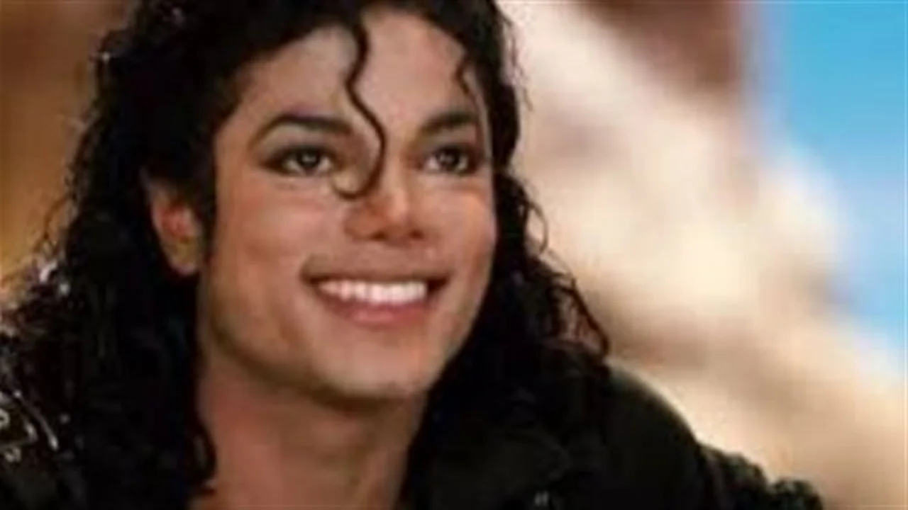 كواليس نيفيرلاند.. فيلم مايكل يثير جدلاً واسعاً حول حقيقة مزرعة ملك البوب